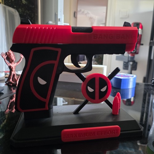 Deadpool gun mit sockel - deadpool,